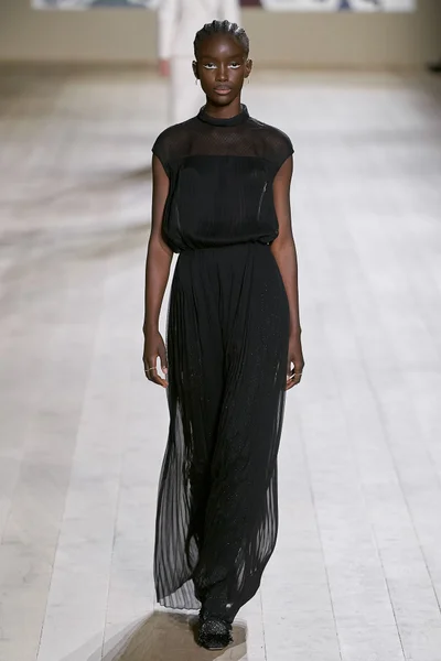 Look 15